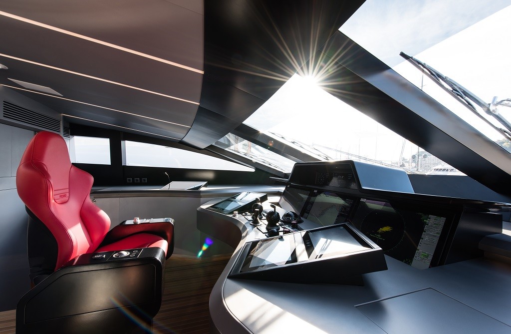 Immagine-Bridge-Silver-Wind-Isa-Yachts
