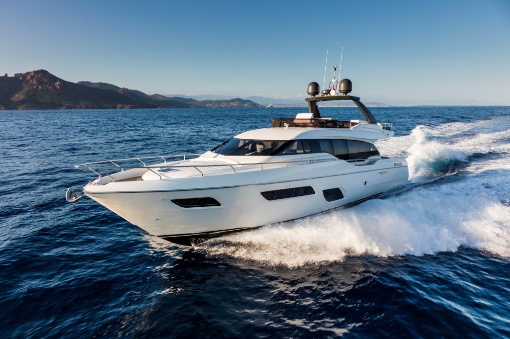 3_Ferretti Yachts 700