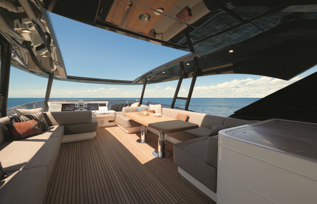 MCY80_Flybridge_04