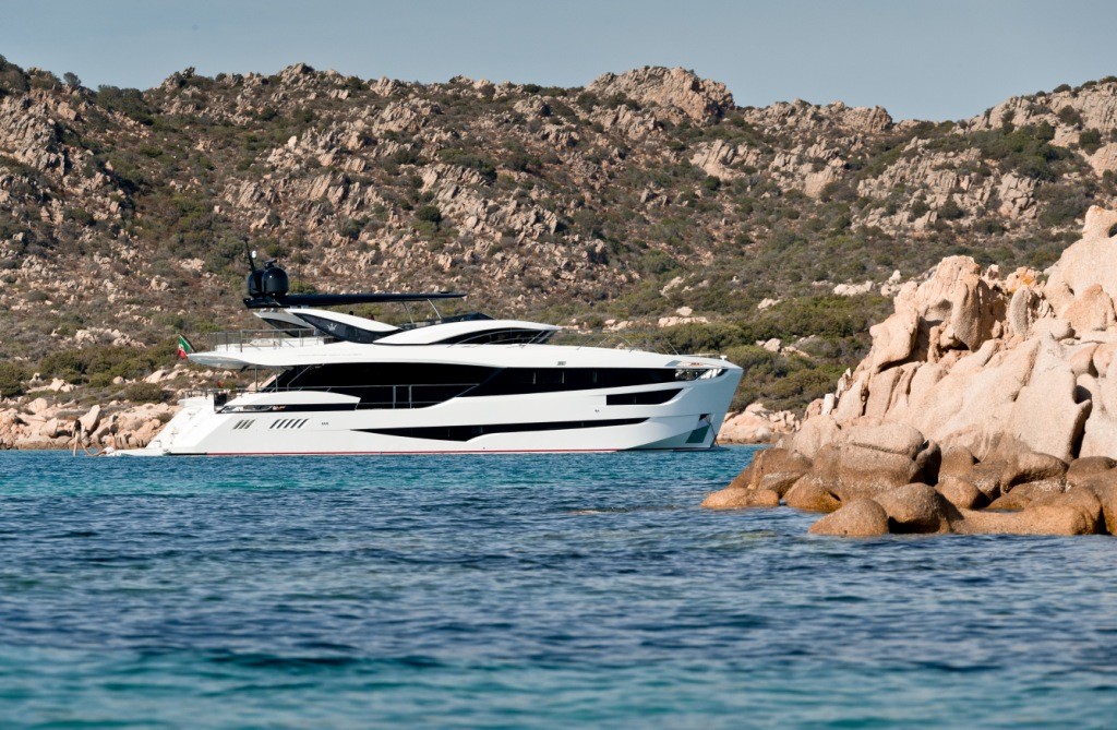 dominator-ilumen-28m-photo-by-jeff-brown02