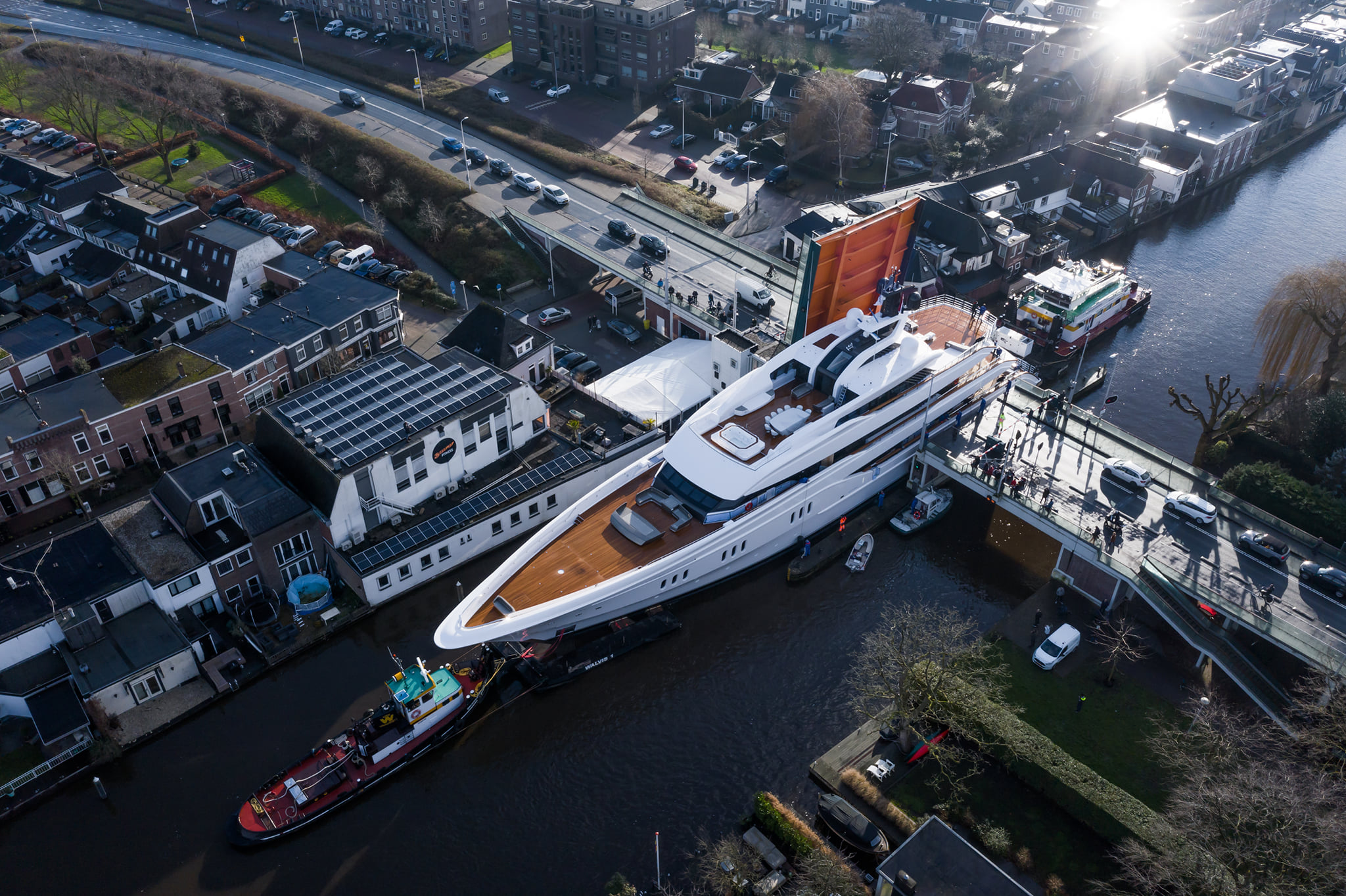 When a 71m yacht moves within the city | Feadship Project 819 reaches ...